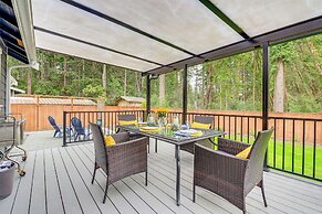 Freeland Retreat - Deck, Fire Pit & Beach Access!