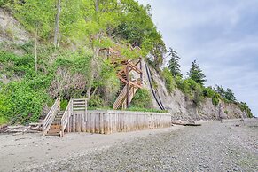 Freeland Retreat - Deck, Fire Pit & Beach Access!