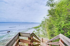 Freeland Retreat - Deck, Fire Pit & Beach Access!
