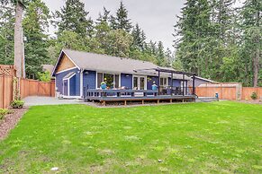 Freeland Retreat - Deck, Fire Pit & Beach Access!