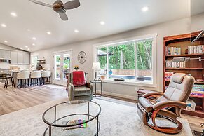 Freeland Retreat - Deck, Fire Pit & Beach Access!