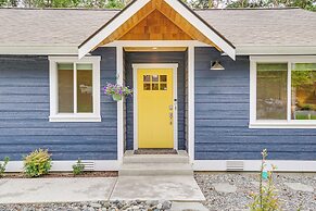 Freeland Retreat - Deck, Fire Pit & Beach Access!