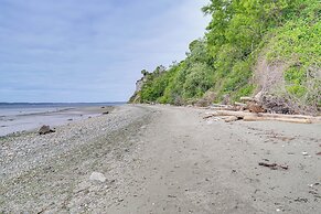 Freeland Retreat - Deck, Fire Pit & Beach Access!