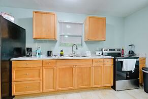 Modern Tampa Apartment ~ 3 Mi to Busch Gardens!