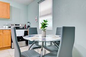 Modern Tampa Apartment ~ 3 Mi to Busch Gardens!