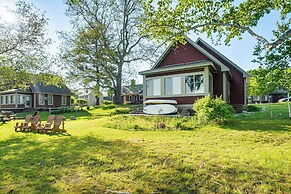 Waterfront Cottage in Summer Village w/ Grill