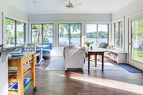 Waterfront Cottage in Summer Village w/ Grill