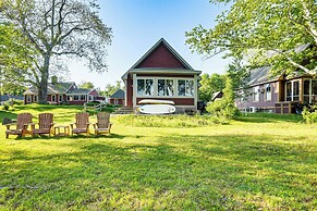 Waterfront Cottage in Summer Village w/ Grill