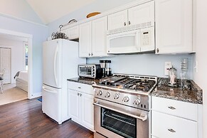 Waterfront Cottage in Summer Village w/ Grill