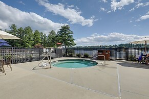 Waterfront Cottage in Summer Village w/ Grill