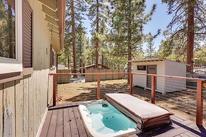 Cozy Mountain Cabin in Big Bear Lake w/ Hot Tub!