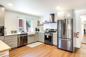 Cozy Mountain Cabin in Big Bear Lake w/ Hot Tub!