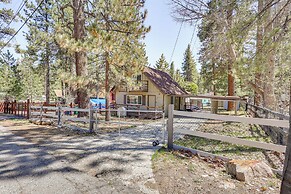 Cozy Mountain Cabin in Big Bear Lake w/ Hot Tub!