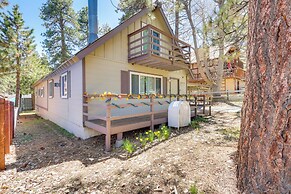 Cozy Mountain Cabin in Big Bear Lake w/ Hot Tub!