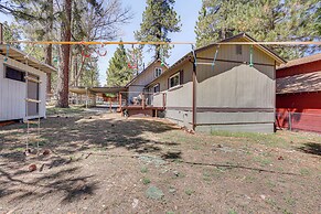 Cozy Mountain Cabin in Big Bear Lake w/ Hot Tub!