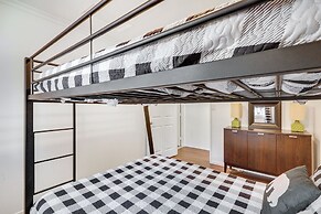 Cozy Mountain Cabin in Big Bear Lake w/ Hot Tub!