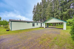 Castle Rock Home Near Cowlitz River, Dogs Welcome!