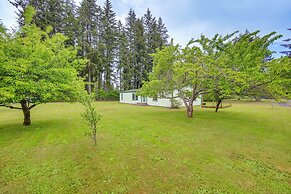 Castle Rock Home Near Cowlitz River, Dogs Welcome!