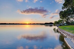 Spacious Tampa Home w/ Pool on Bellows Lake!