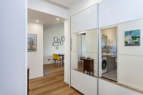 Bright Shelley Apartment by Wonderful Italy