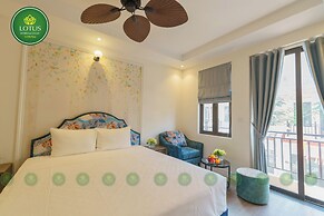 Lotus Hotel - Vuon vua