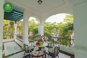 Lotus Hotel - Vuon vua