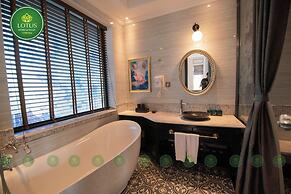Lotus Hotel - Vuon vua