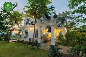 Lotus Hotel - Vuon vua