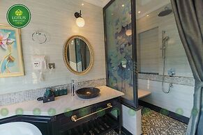 Lotus Hotel - Vuon vua