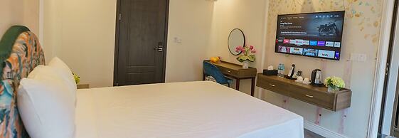 Lotus Hotel - Vuon vua