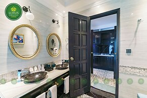 Lotus Hotel - Vuon vua