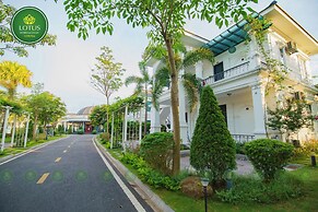 Lotus Hotel - Vuon vua