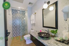 Lotus Hotel - Vuon vua