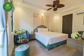 Lotus Hotel - Vuon vua