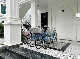 Lotus Hotel - Vuon vua