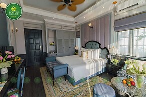 Lotus Hotel - Vuon vua