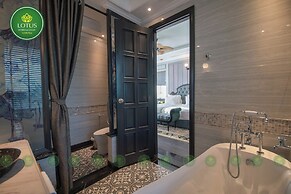 Lotus Hotel - Vuon vua