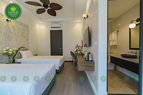 Lotus Hotel - Vuon vua