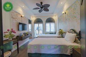 Lotus Hotel - Vuon vua