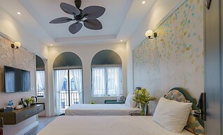 Lotus Hotel - Vuon vua