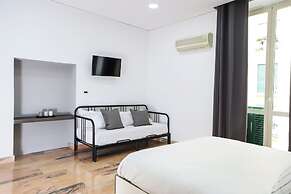 Modern Apartment at Piazza del Gesu'