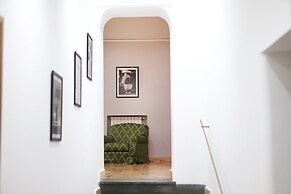 Modern Apartment at Piazza del Gesu'