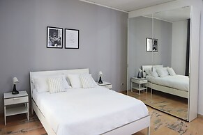 Modern Apartment at Piazza del Gesu'