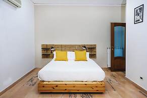 Modern Apartment at Piazza del Gesu'