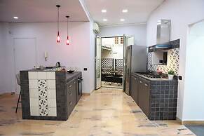 Modern Apartment at Piazza del Gesu'