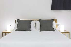 Modern Apartment at Piazza del Gesu'