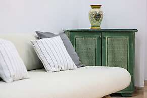 Modern Apartment at Piazza del Gesu'