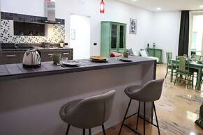 Modern Apartment at Piazza del Gesu'