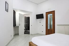 Modern Apartment at Piazza del Gesu'