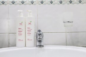 Modern Apartment at Piazza del Gesu'